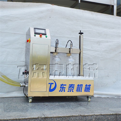如何清洗小型食用油灌裝機(jī)？東泰告訴你